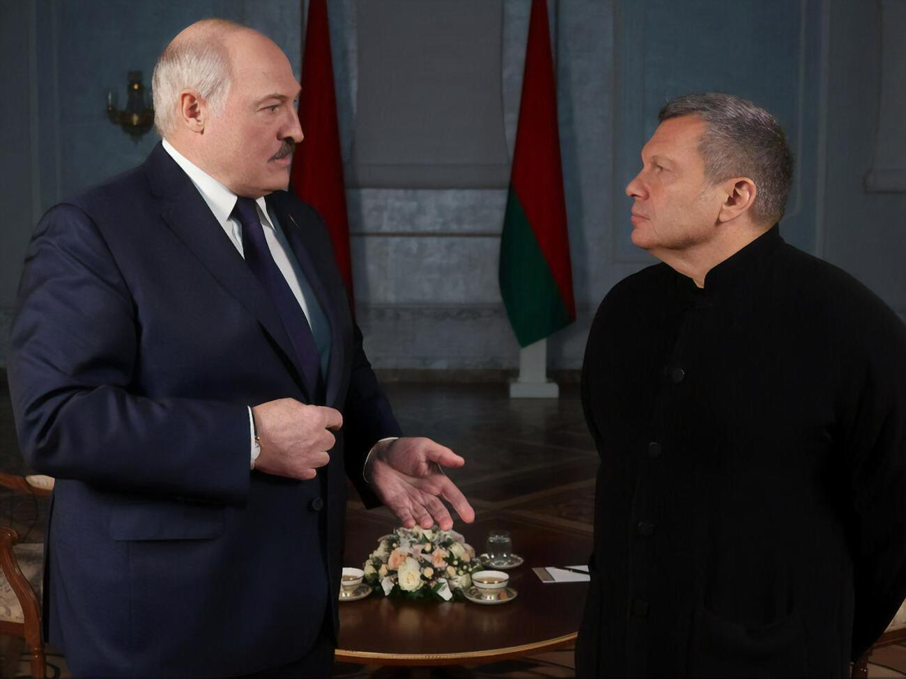 Бог допоміг, не проводячи операції, владнати всі питання із приземленням літака Ryanair у Мінську, відповів Лукашенко Соловйову