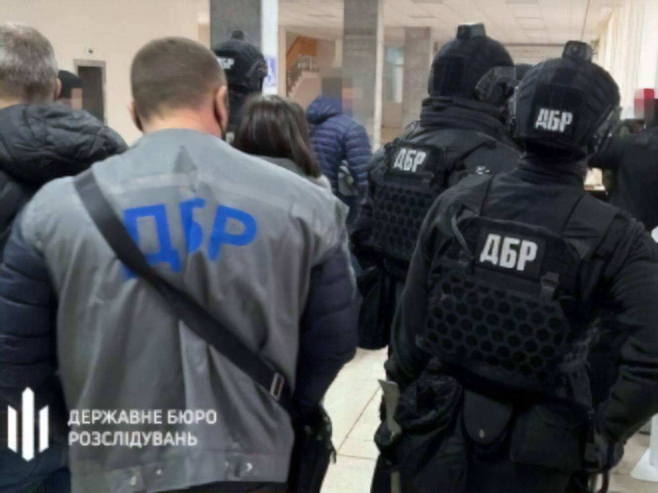 По данным следствия, чиновники горсовета существенно занизили стоимость арендной платы за землю. Предприятие считает, что ГБР "подменяет собой суд"