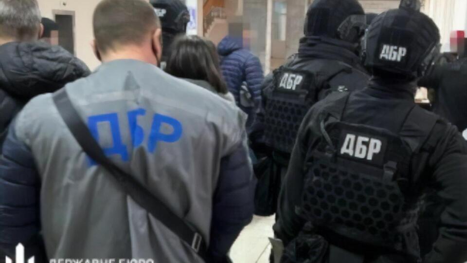 По данным следствия, чиновники горсовета существенно занизили стоимость арендной платы за землю. Предприятие считает, что ГБР "подменяет собой суд"