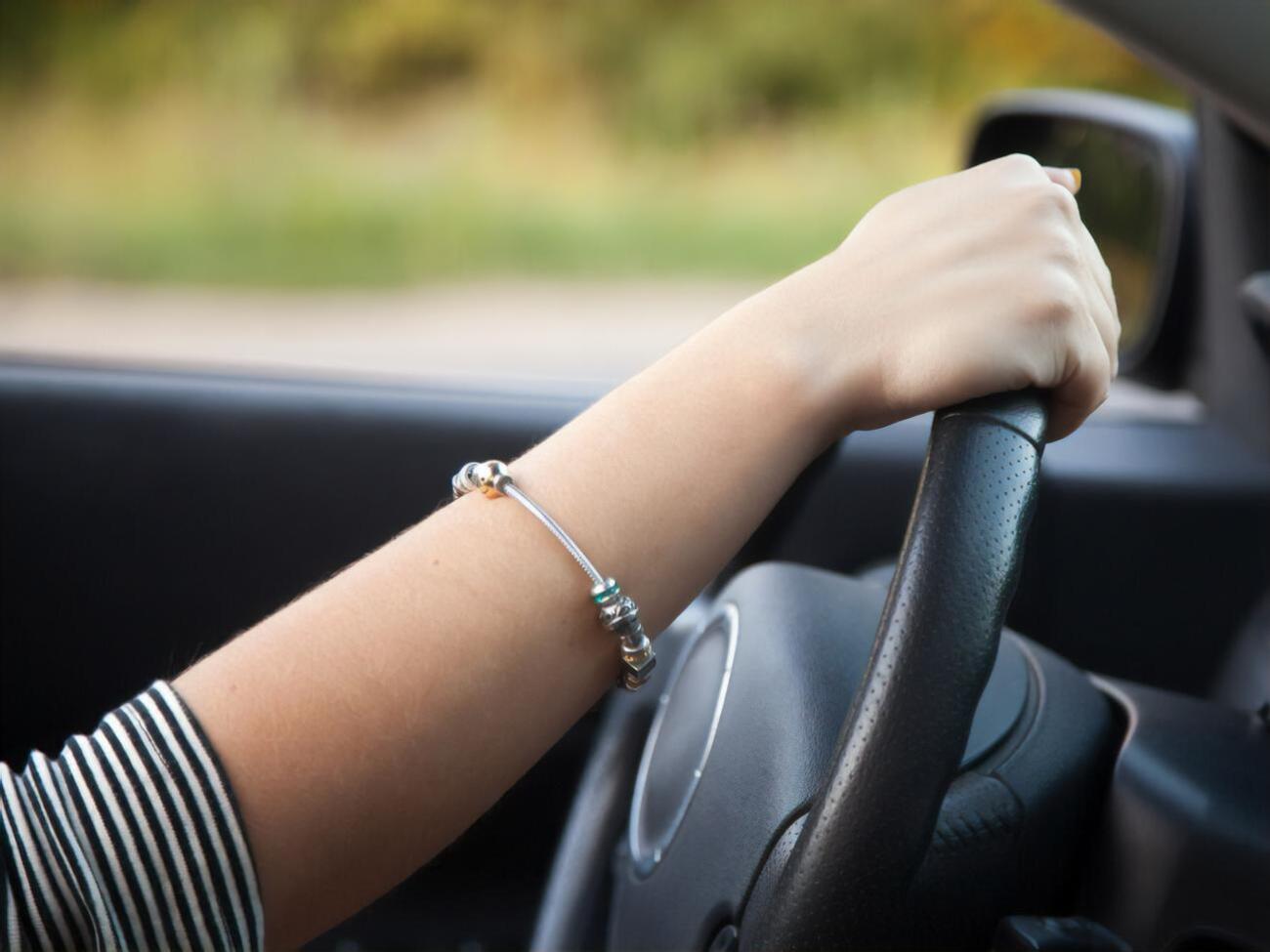 Автомобиль будет находиться на штрафплощадке, пока женщина не оплатит задолженность