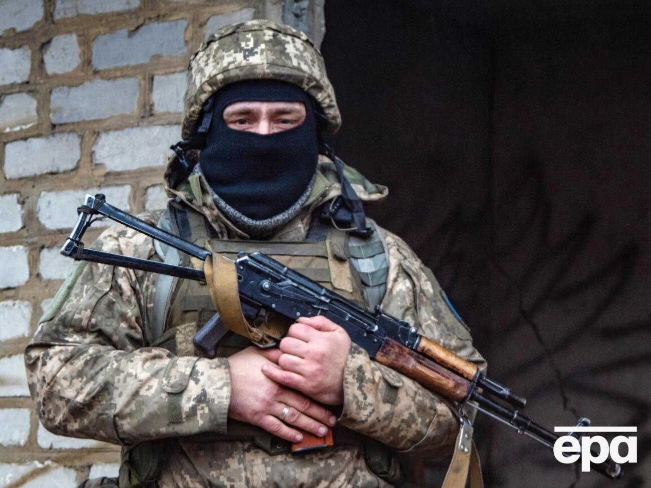 Украинские военнослужащие продолжают выполнять задачи по отражению и сдерживанию вооруженной агрессии РФ, отметили в штабе ООС