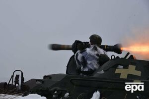 На тлі накопичення Росією військ біля українського кордону низка країн оголосила про передання Україні оборонного озброєння та боєприпасів