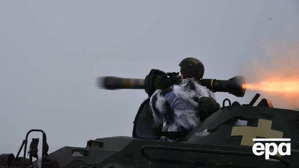 На фоне скопления Россией войск у украинских границ ряд стран объявили о передаче Украине оборонительного вооружения и боеприпасов