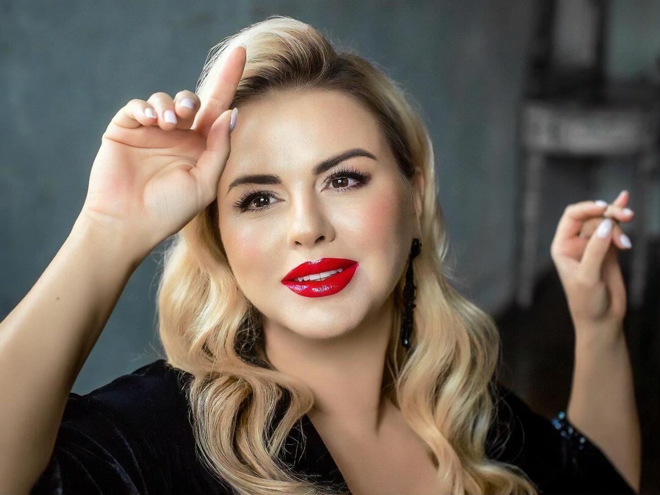 Семенович:&nbsp;Вы знаете, что я очень довольна своими формами и люблю свое тело, но есть места, которые мне захотелось немного поправить