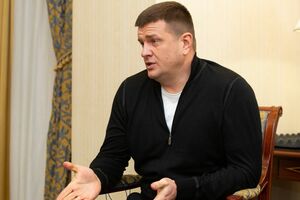 Бурба: Я президента в первые дни, конечно, спрашивал: "Уважаемый господин президент, мой доклад разрешаете при людях?" Мне была дана команда: "Докладывай!"