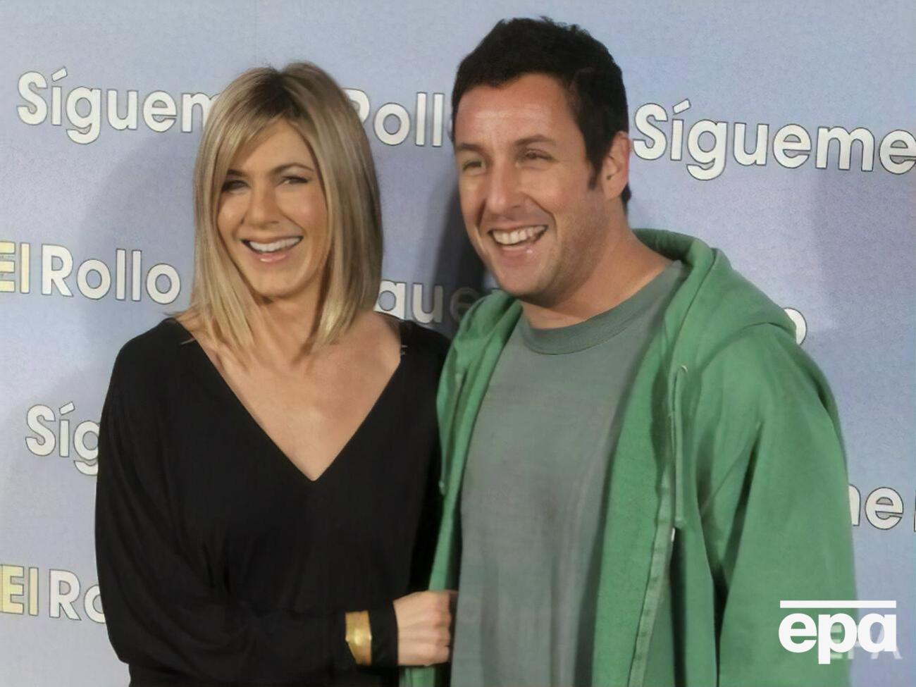 Премьера первой части "Загадочного убийства" с Энистон и Сэндлером состоялась в 2019 году