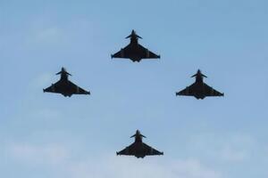 Країни НАТО регулярно піднімають винищувачі для перевірки російських літаків, які літають без попередження