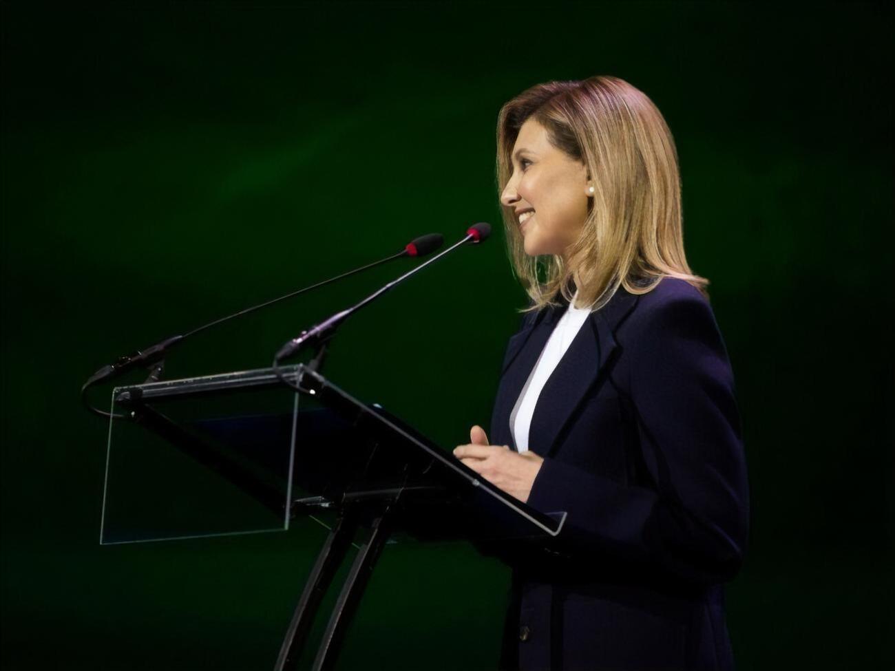 Перша леді розповіла, що вона, як і мільйони українців, користується застосунком "Дія" і пишається тим, що такий продукт створили в Україні