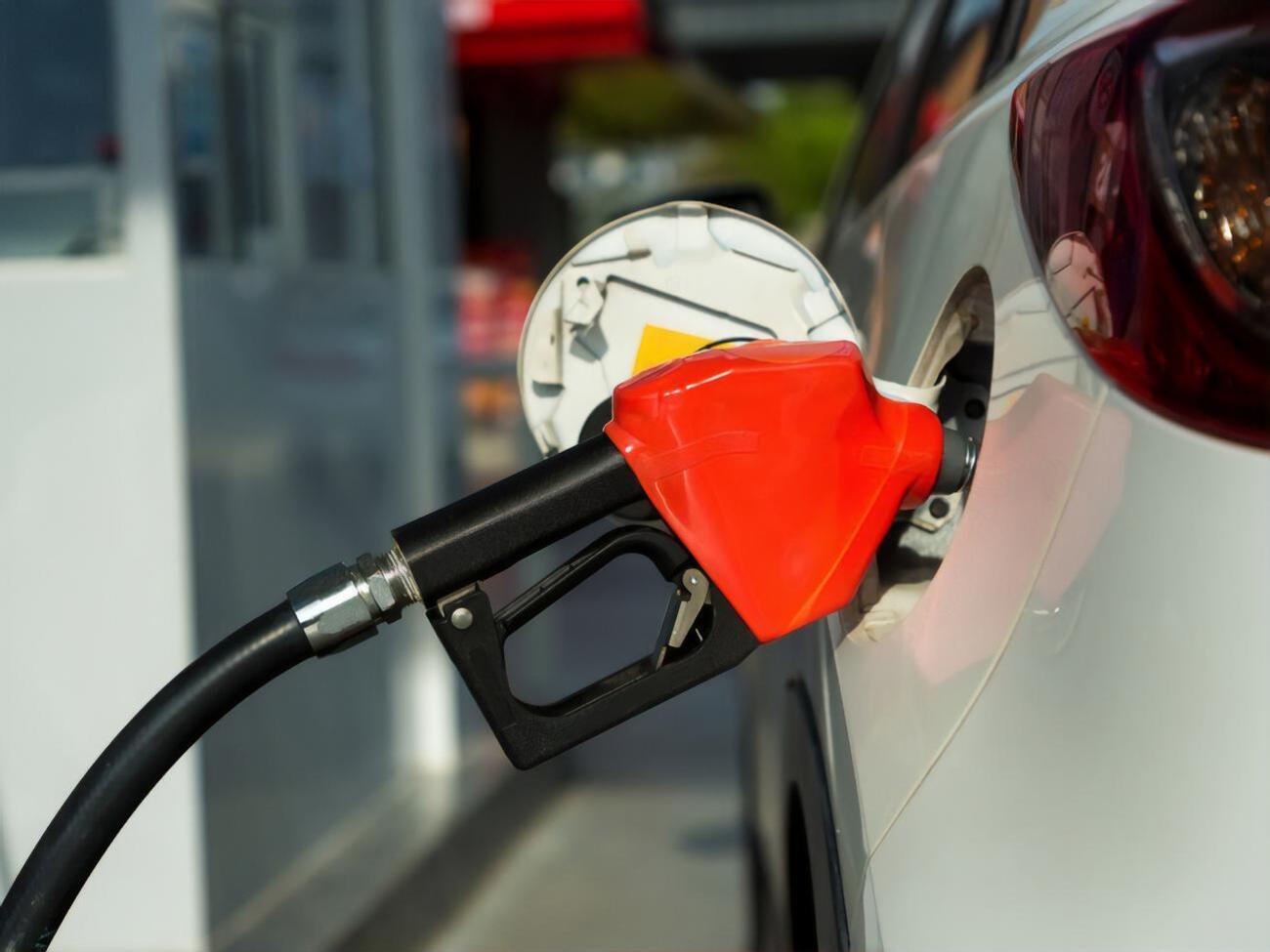 "Главком" пише, що пов'язані з Коломойським компанії контролюють приблизно 20% ринку АЗС в Україні