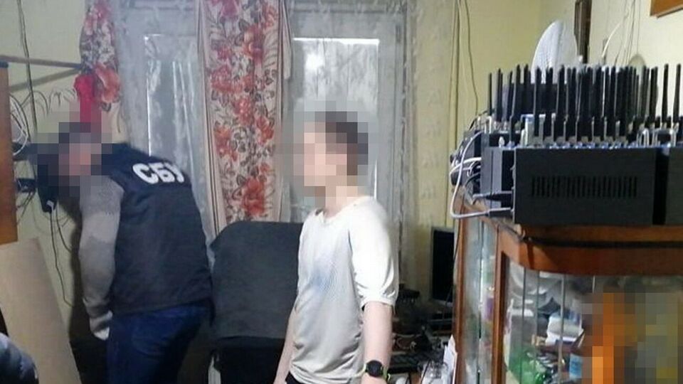 Під час обшуків правоохоронці вилучили 3 тис. сім-карток мобільних операторів і ноутбуки з доказами протиправної діяльності