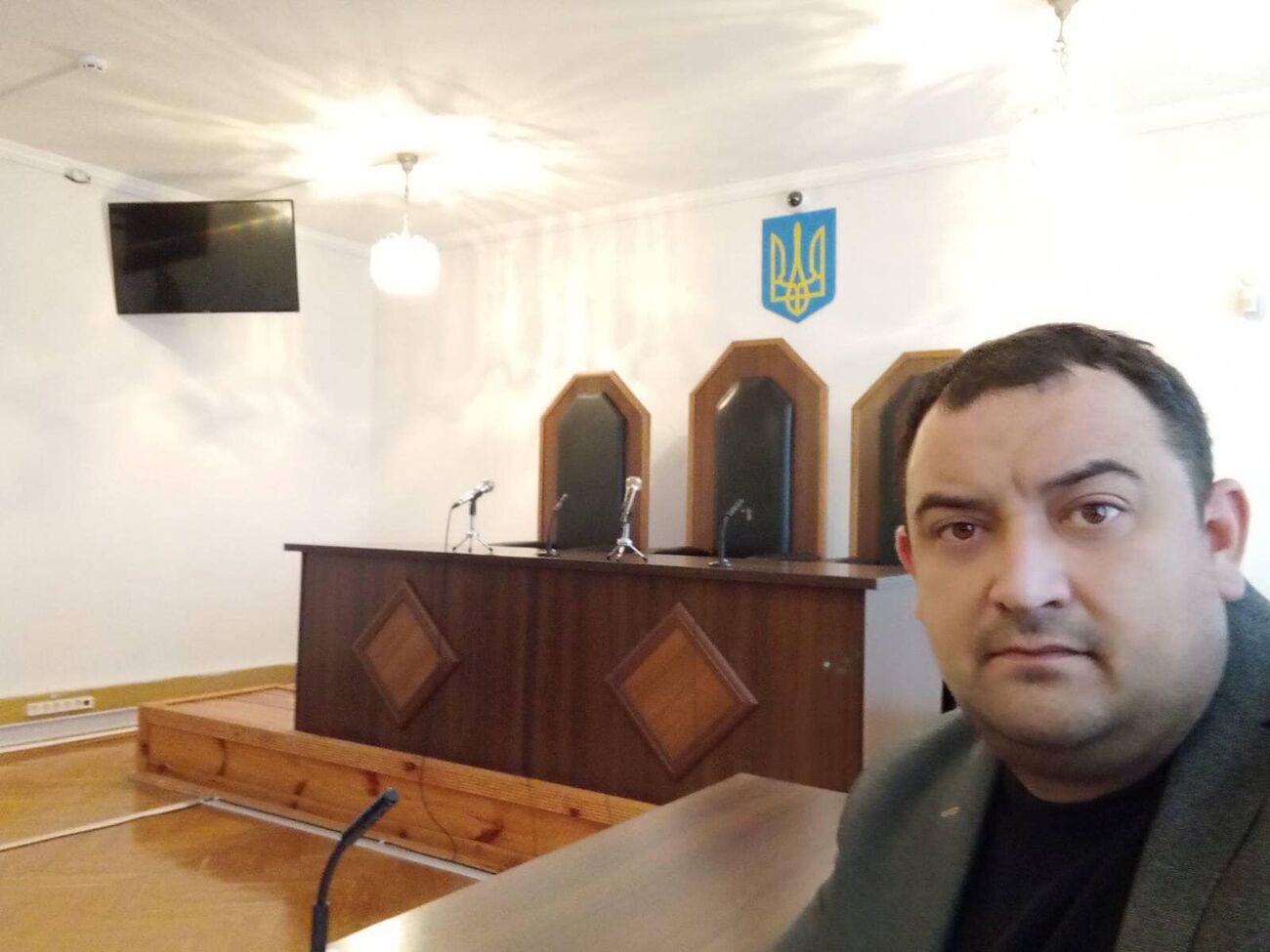 Кузьминых днем 8 февраля сообщил, что находится в Житомирском апелляционном суде и опубликовал фото из зала