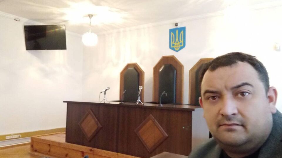 Кузьміних удень 8 лютого повідомив, що перебуває в Житомирському апеляційному суді, та опублікував фото із зали