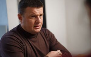 По словам Бурбы, за ним следят, но телефоны не прослушивают