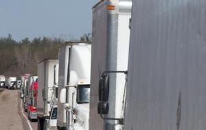 Движение по мосту "Амбассадор" было заблокировано в обоих направлениях