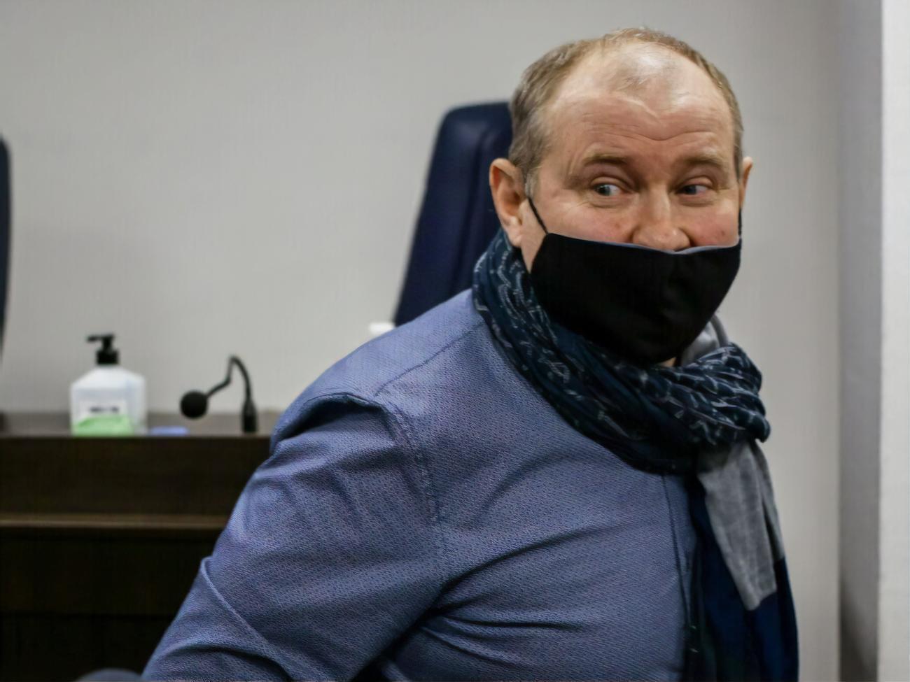 Чаус: Когда я пытался вылезти, он бил меня кулаками по спине, по почкам