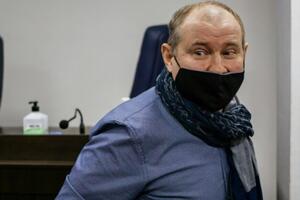 Чаус: Когда я пытался вылезти, он бил меня кулаками по спине, по почкам