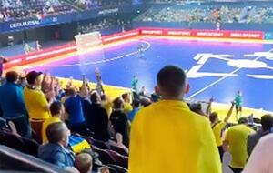 Украинские фанаты исполнили в Амстердаме "хит о Путине"