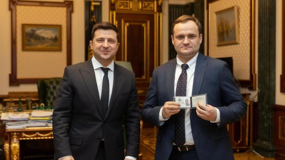Зеленский вручил Кулебе удостоверение главы Киевской ОГА