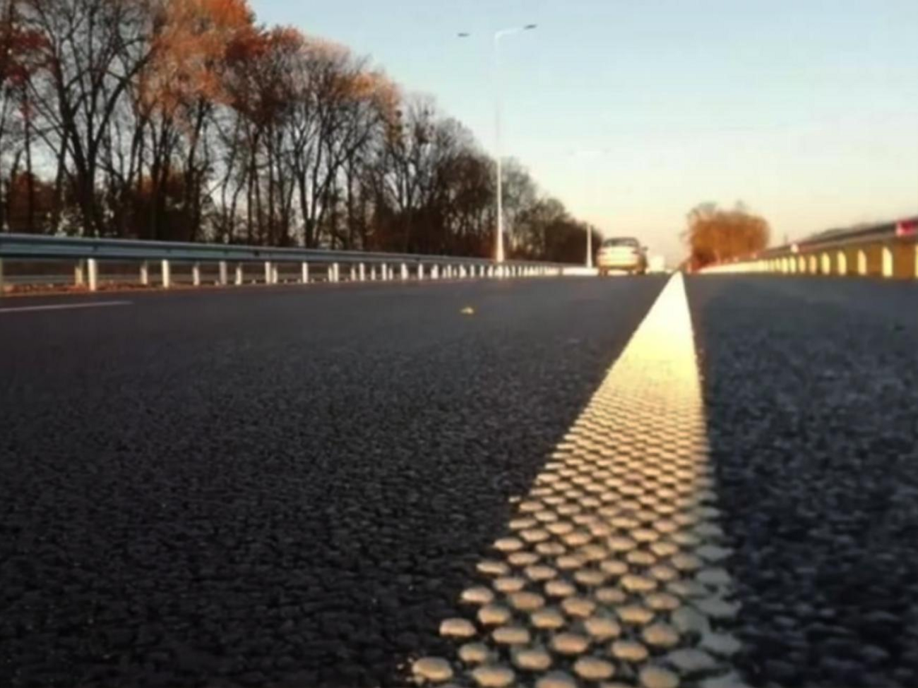 В общей сложности в Украине в прошлом году по президентской программе "Большое строительство" было построено и отремонтировано 5098 км дорог государственного значения и 2190 км&nbsp;&ndash; местного