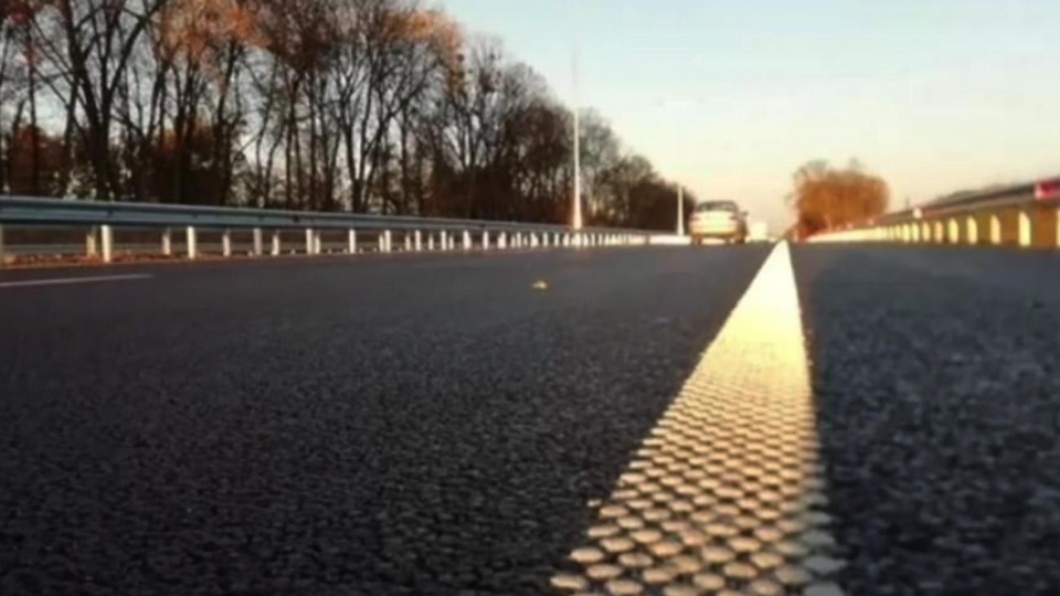 В общей сложности в Украине в прошлом году по президентской программе "Большое строительство" было построено и отремонтировано 5098 км дорог государственного значения и 2190 км – местного