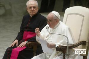 Папа Франциск (справа) призвал и далее молить Бога о мире в Украине
