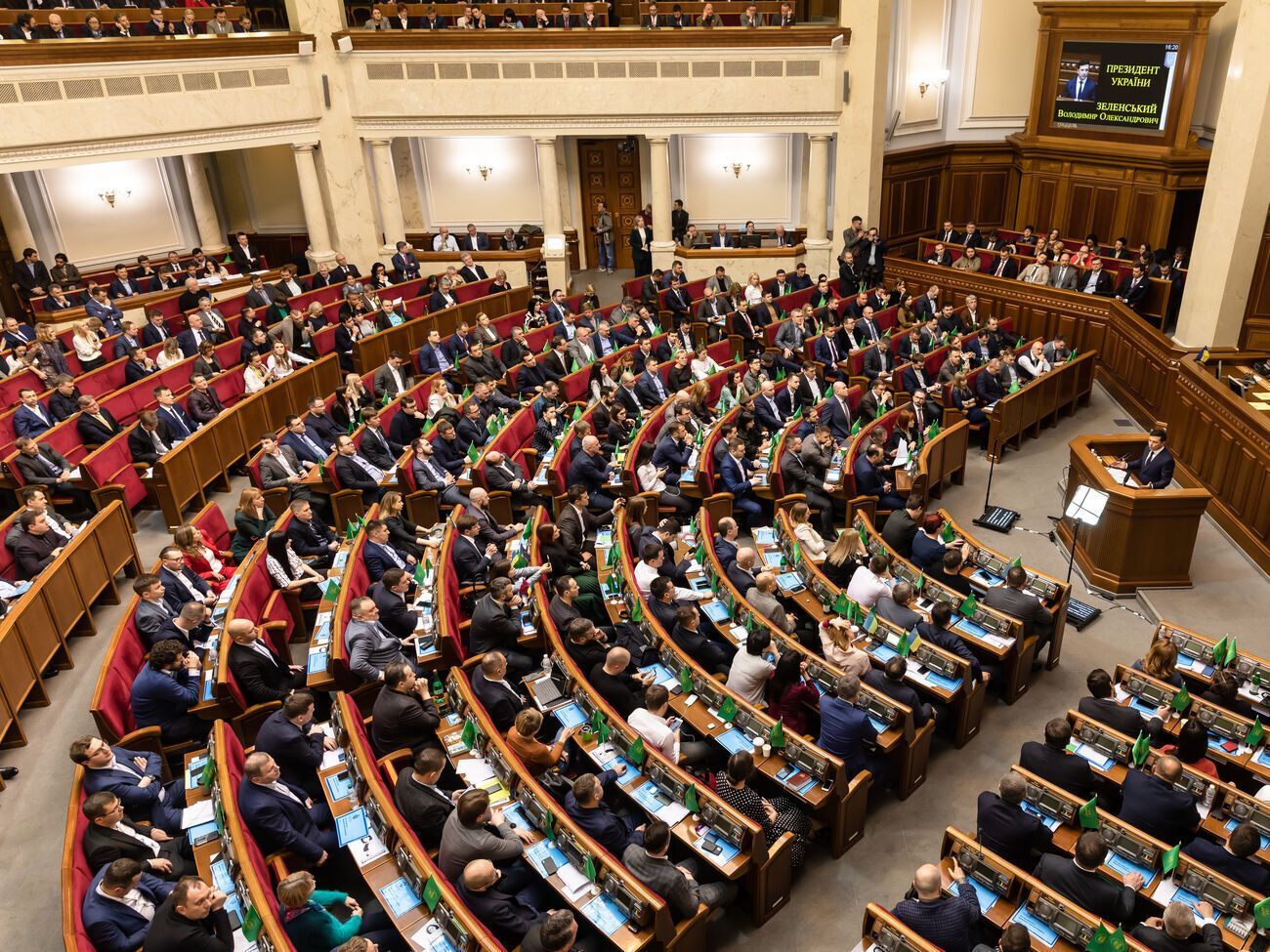 Лидеры парламентского рейтинга "Европейская солидарность" и "Слуга народа" сменяют друг друга в зависимости от метода проведенного соцопроса, отметил Паниотто