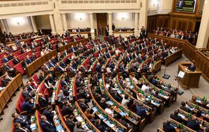 Лидеры парламентского рейтинга "Европейская солидарность" и "Слуга народа" сменяют друг друга в зависимости от метода проведенного соцопроса, отметил Паниотто