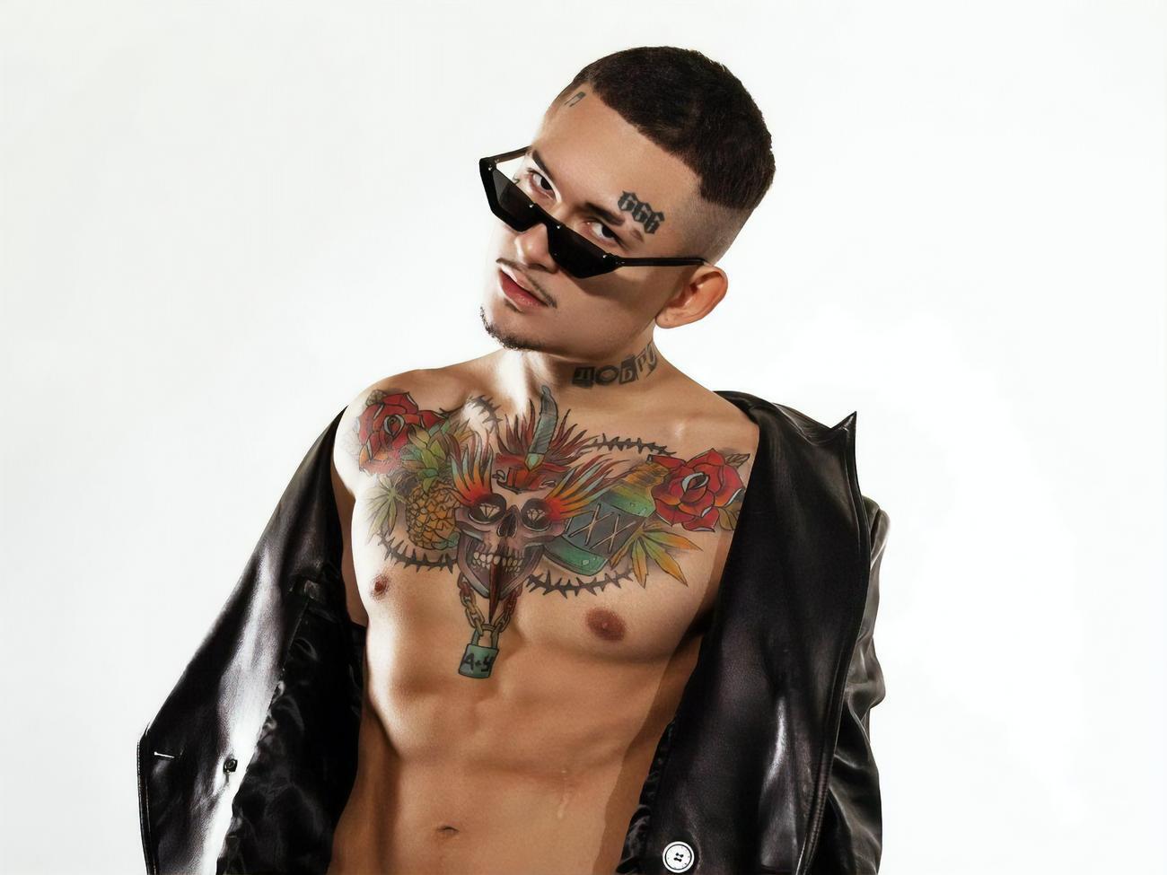 Morgenshtern: Це що виходить, цьому татуюванню п'ять років, і я протягом п'яти років через усі кордони світу возив наркотики?