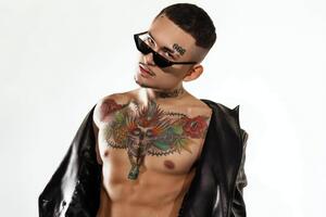 Morgenshtern: Це що виходить, цьому татуюванню п'ять років, і я протягом п'яти років через усі кордони світу возив наркотики?