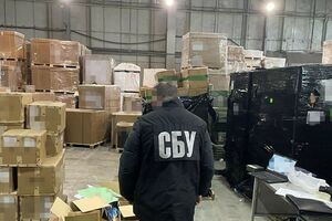У "Борисполі" правоохоронці виявили партію електронних сигарет без марок акцизного податку України вагою понад 7 тонн