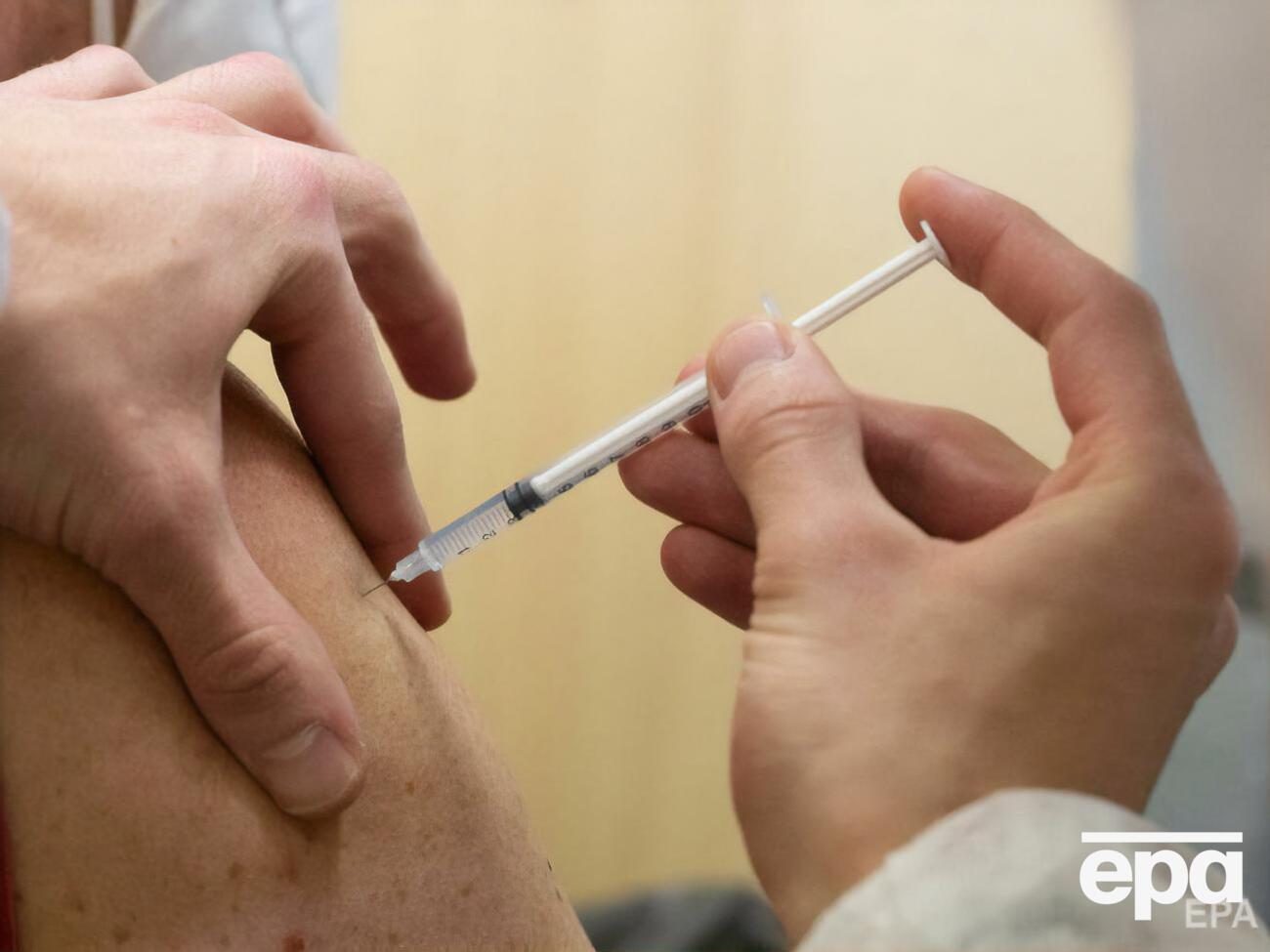 Пожилые люди являются приоритетной группой для вакцинации от коронавируса
