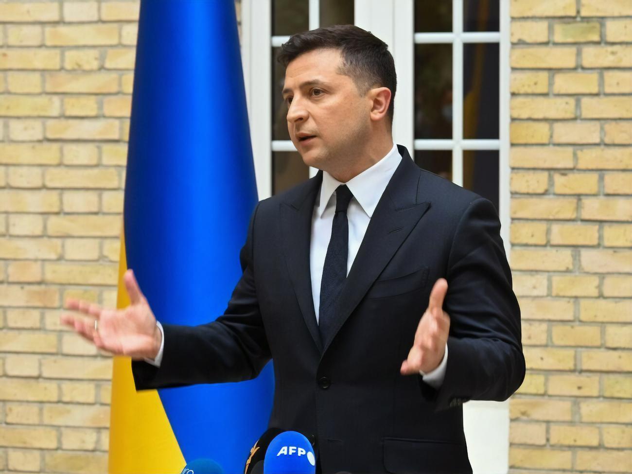 Зеленский заявил что вакцинированные от коронавируса украинцы старше 60 лет получат бесплатные смартфоны