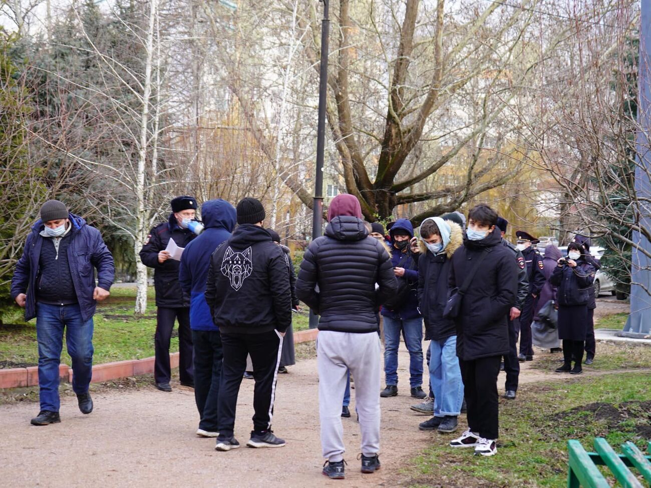 По данным правозащитников, российские силовики задержали четырех человек