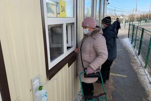 Из семи КПВВ на Донбассе работают только "Станица Луганская" и "Новотроицкое"