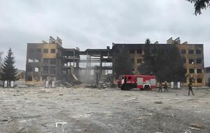 В воинскую часть, по данным местных властей, попал снаряд из залповой системы "Град"