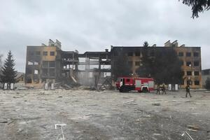 В воинскую часть, по данным местных властей, попал снаряд из залповой системы "Град"