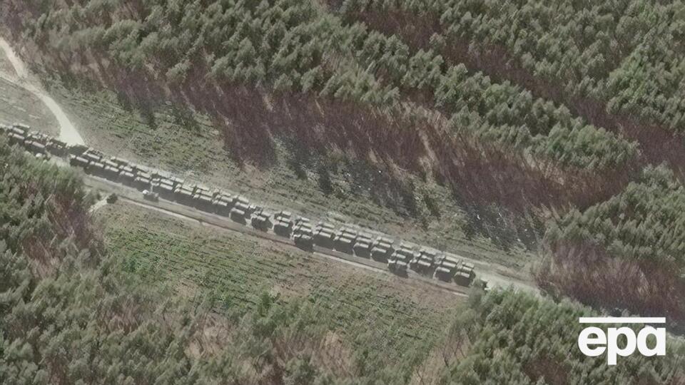 Аналитики сообщили, что колонна российских войск возле столицы растянулась на 60 км