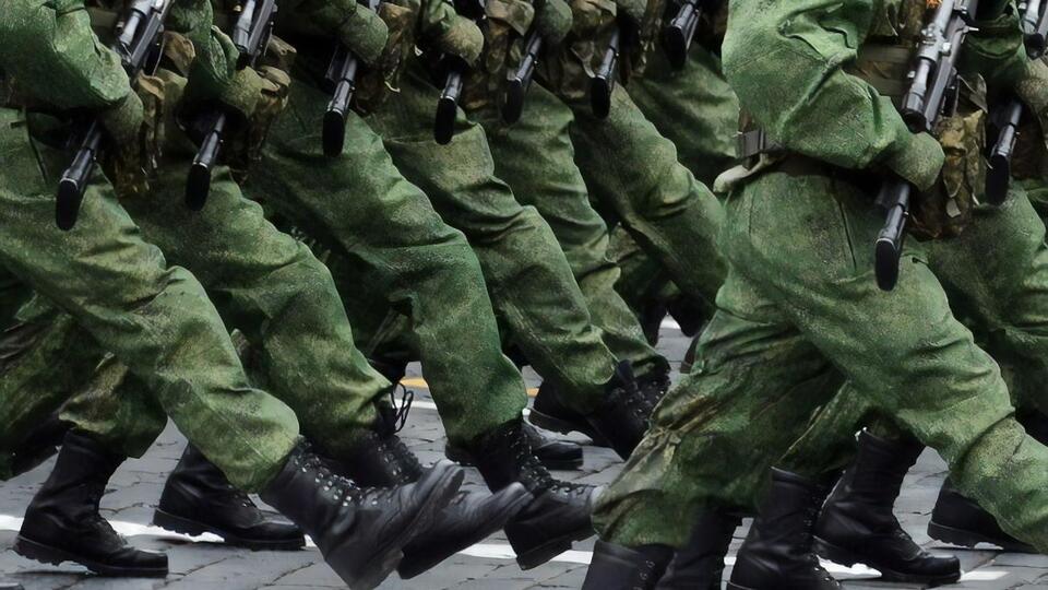 По словам Денисенко, сегодня в Россию начинают прибывать первые эшелоны с ранеными