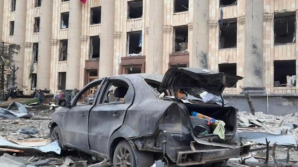 В результате удара оккупантов по площади Свободы серьезно пострадало здание Харьковской облгосадминистрации