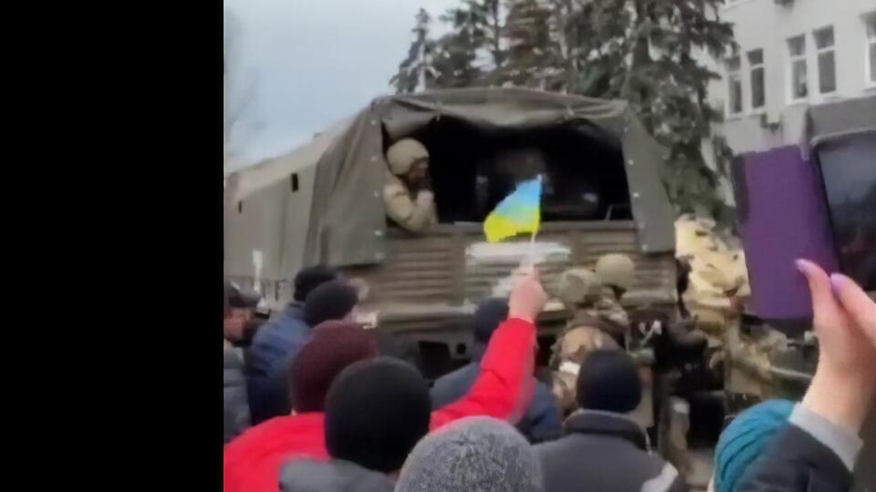 Частина окупантів покинула міську раду Бердянська під тиском місцевих жителів