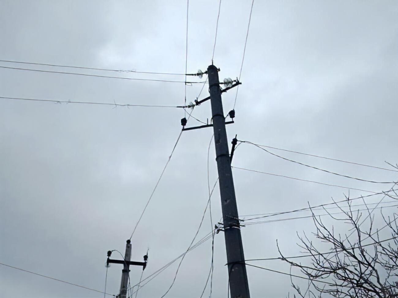 Електропостачання, яке припинили через влучання снаряда у підстанцію, відновили