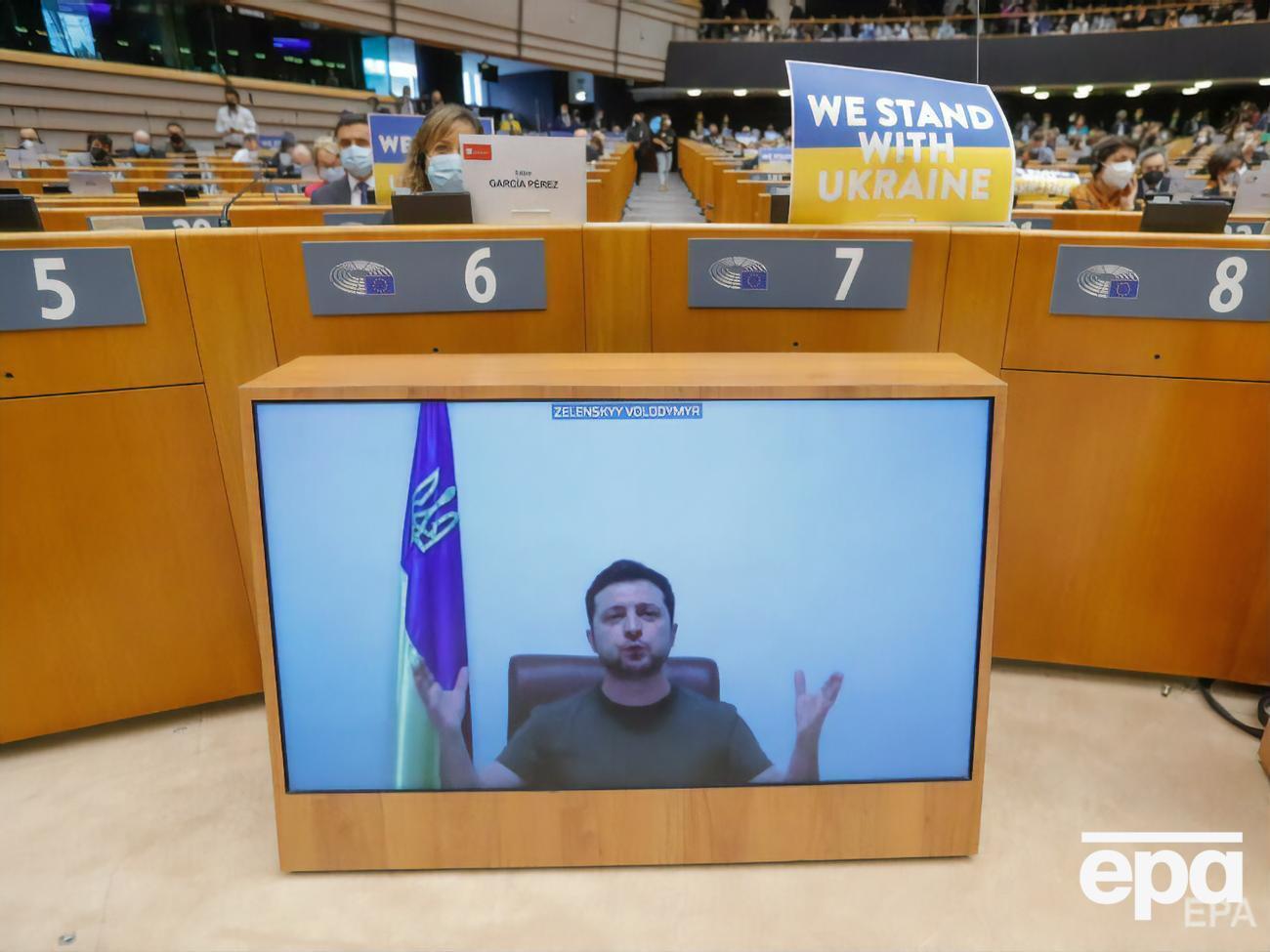 Зеленський заявив, що РФ має припинити бомбардування мирних міст