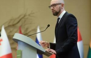 Яценюк (на фото) вважає, що у Гаазі опиняться і Путін, і Лавров