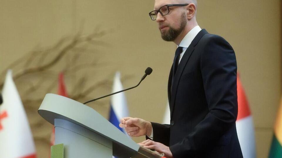 Яценюк (на фото) вважає, що у Гаазі опиняться і Путін, і Лавров
