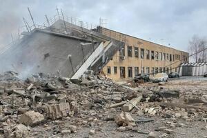 Последствия обстрела аэропорта в Виннице