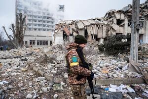 Последствия обстрела российскими войсками школы №25 в Житомире, который произошел 4 марта