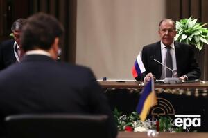 Лавров (справа) провел встречу в Анталье с Кулебой и Чавушоглу