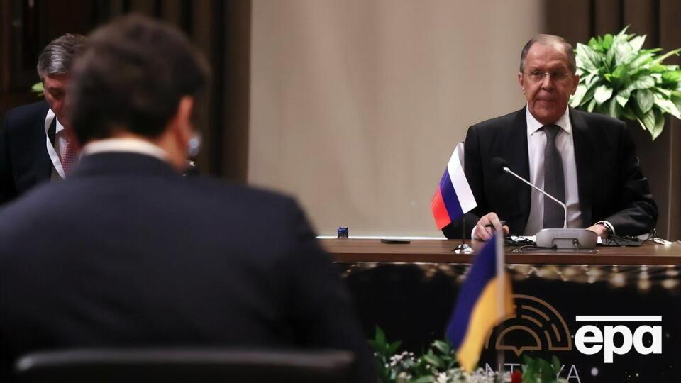 Лавров (праворуч) провів зустріч в Анталії з Кулебою та Чавушоглу