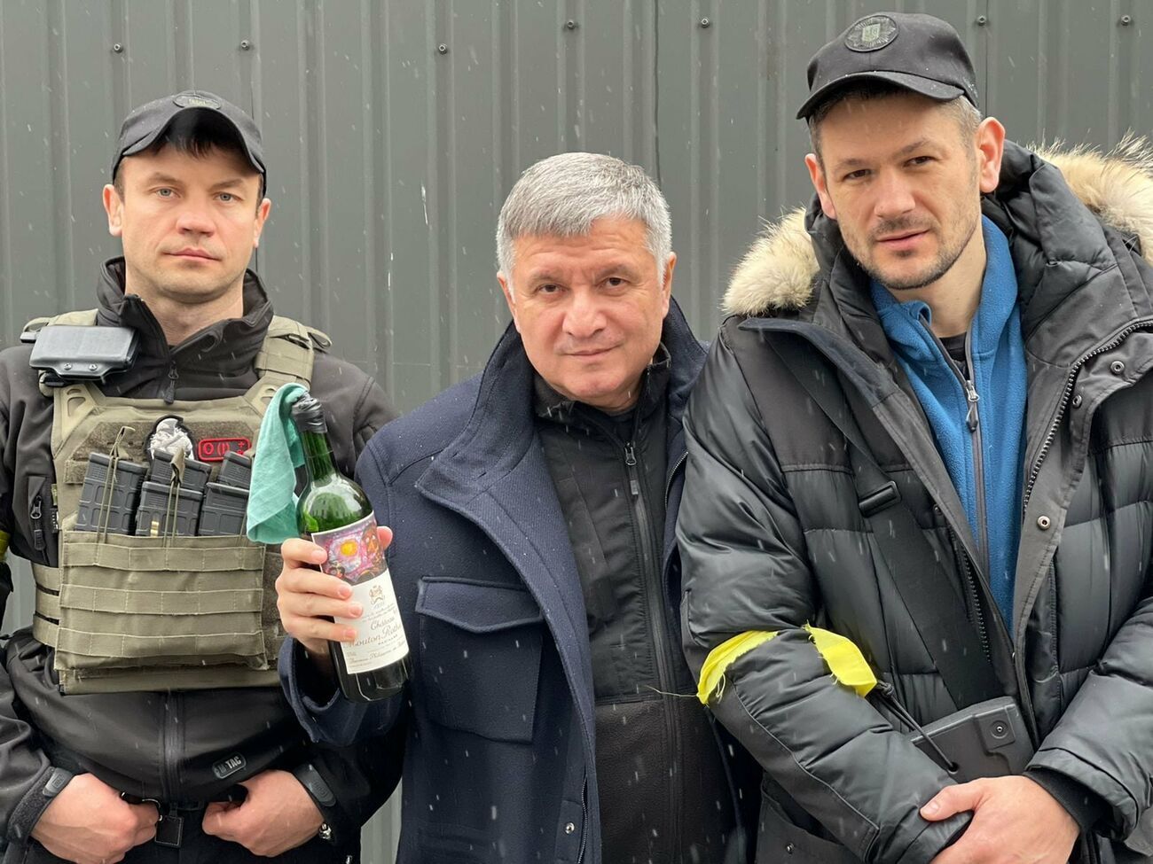 Аваков (в центре):&nbsp;Я работаю для победы своей страны, и мы победим