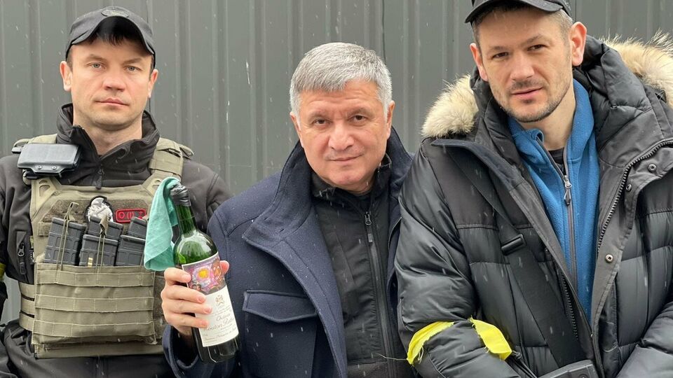 Аваков (в центре): Я работаю для победы своей страны, и мы победим
